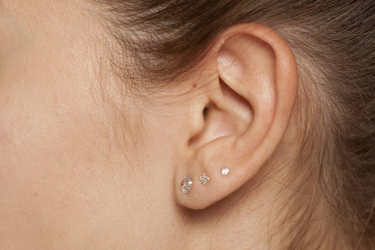 piercing adapté à l'oreille