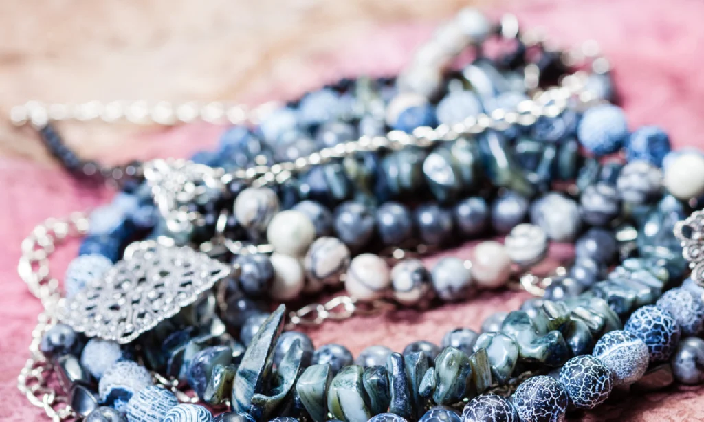 collier qui s'emmêle signification spirituelle